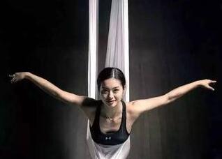 秦怡老师低空瑜伽