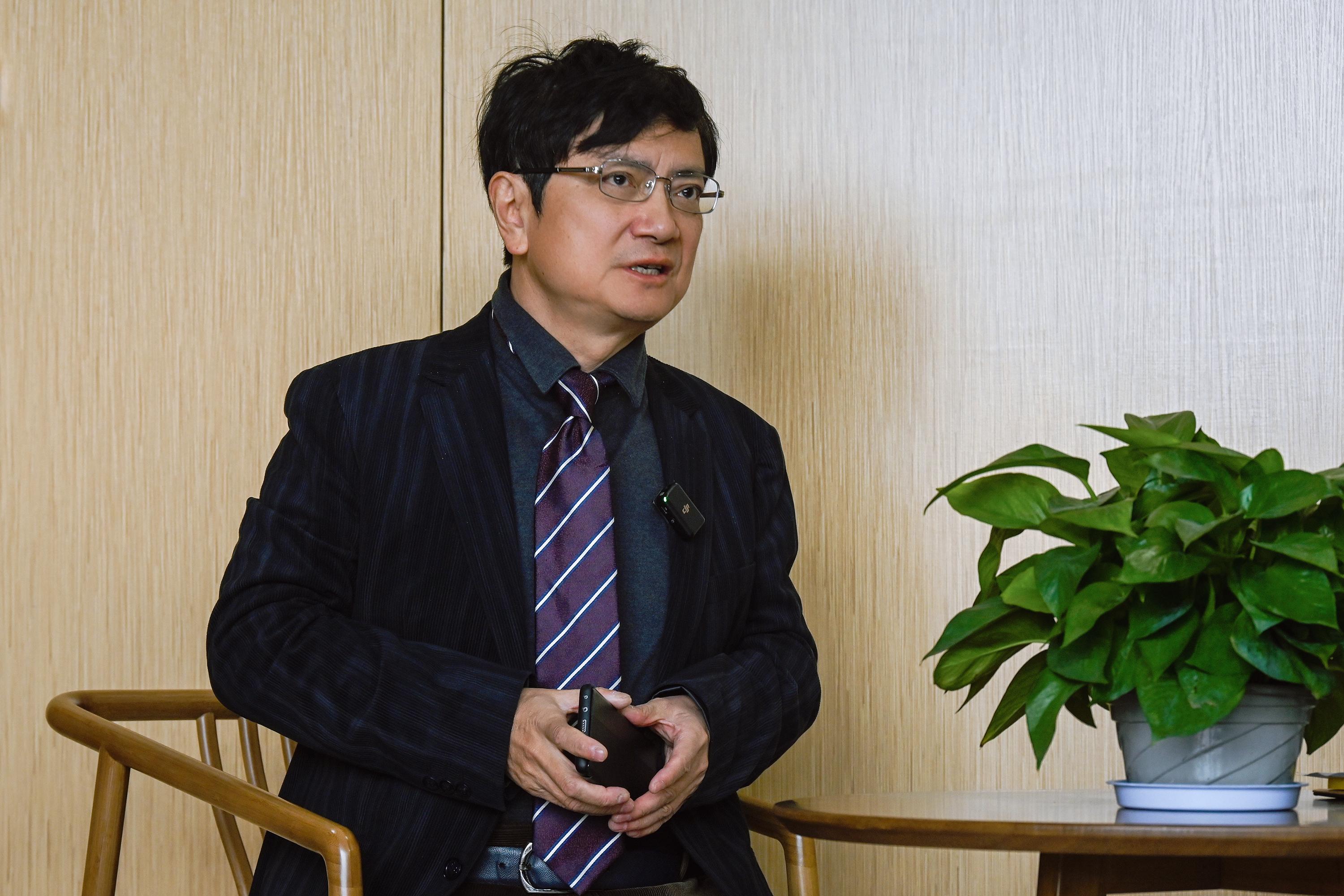 “网红教授”郑强回应退休传言：只是行政职务退休，未来会多做文化普及工作