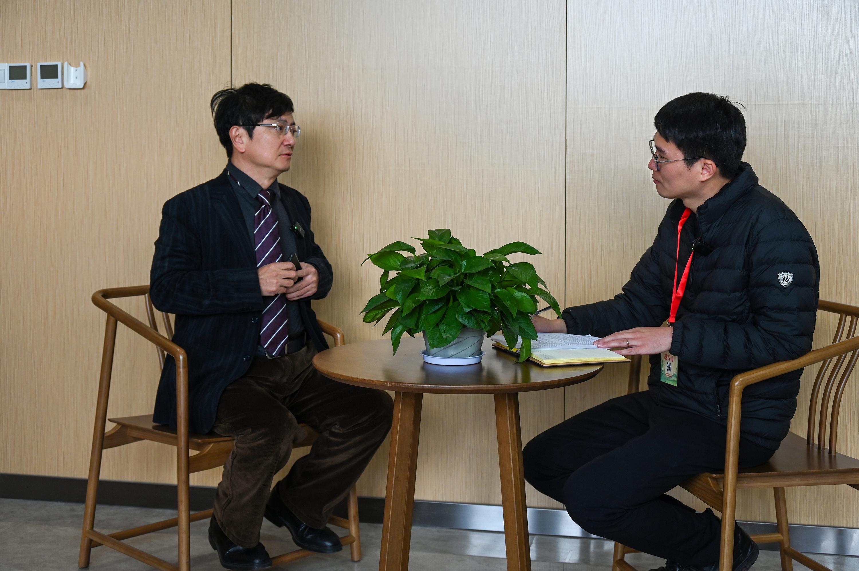 “网红教授”郑强回应退休传言：只是行政职务退休，未来会多做文化普及工作