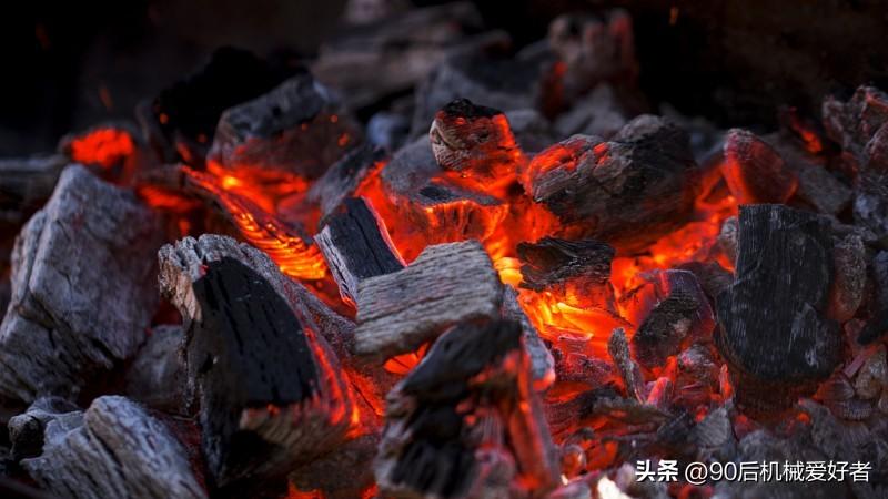 机制木炭一吨利润是多少，
