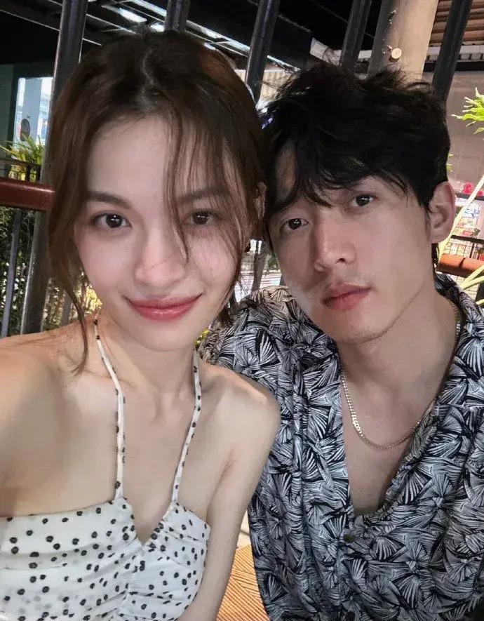 图片[9]-钟楚曦侯雯元情人节官宣，《如果奔跑是我的人生》嗑cp成真-云上仙人资源网