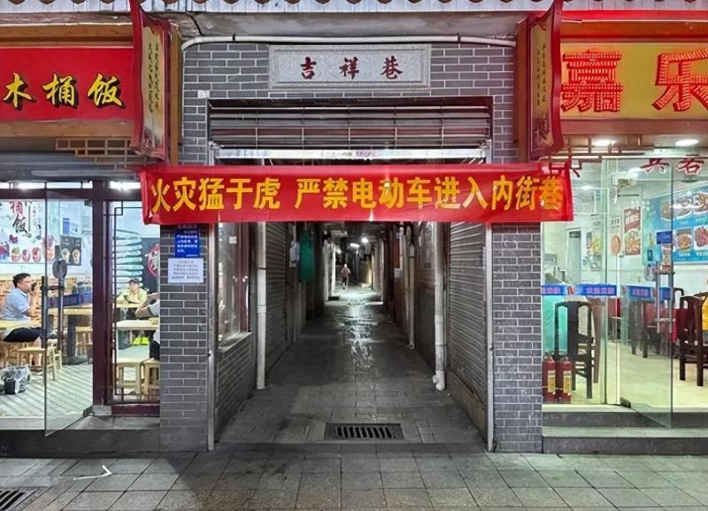 广州三元里禁电动车 商户抱怨亏损